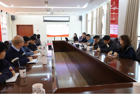 黄宏辉到黔通智联公司本部第二党支部宣讲并调研贵安智慧高速建设推进工作